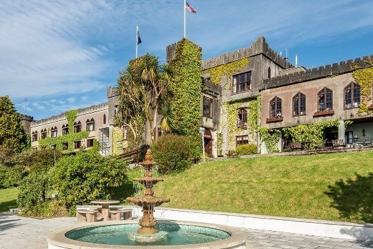 7 Night Luxury Castles & Manors Gold Tour including Car Rental from $1360 Save 15%