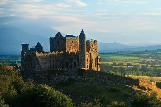 7 Night Best of Ireland & Rock of Cashel from $708 CAD pps Incl. Car Rental (Save 15%)